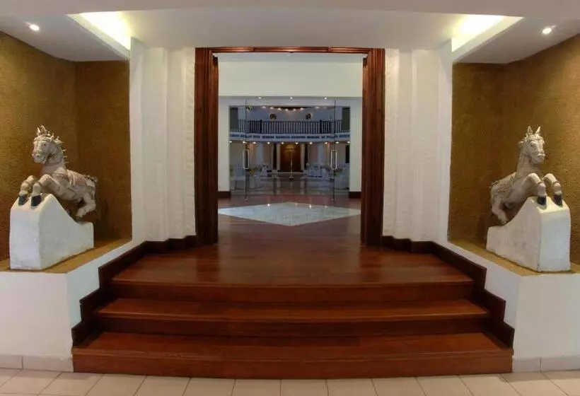 Отель Royal Palms Beach