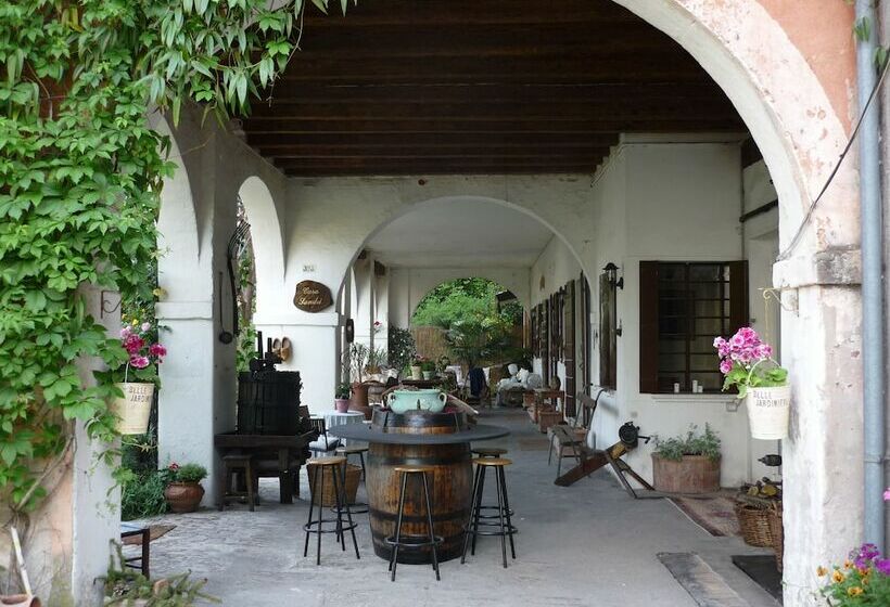 مبيت وإفطار Antica Casa Sandri