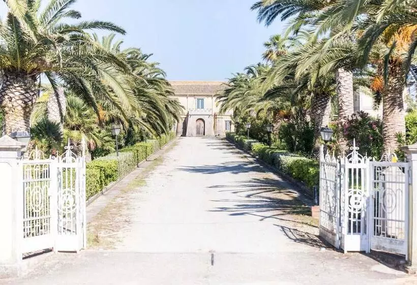 Aamiaismajoitus (B&B) Feudo Di Villa Anticaglia