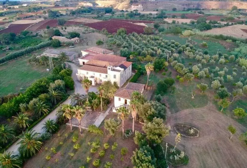 Aamiaismajoitus (B&B) Feudo Di Villa Anticaglia