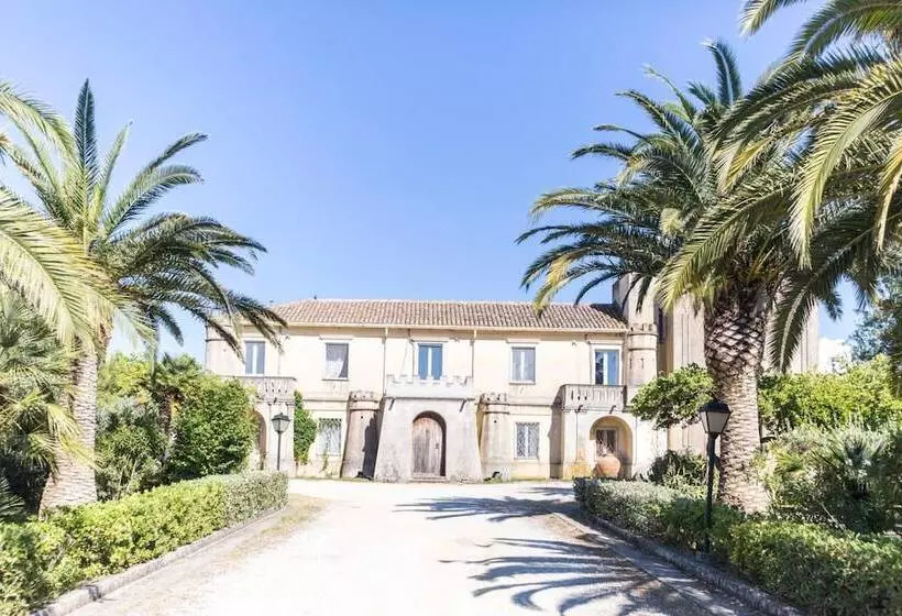 Aamiaismajoitus (B&B) Feudo Di Villa Anticaglia