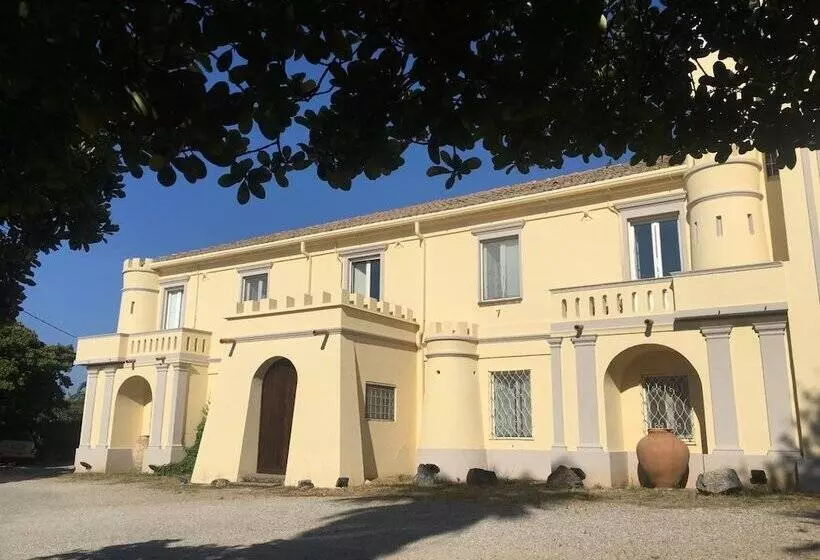 Aamiaismajoitus (B&B) Feudo Di Villa Anticaglia