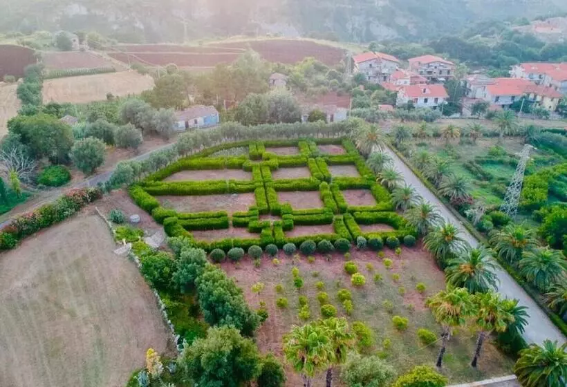 Aamiaismajoitus (B&B) Feudo Di Villa Anticaglia