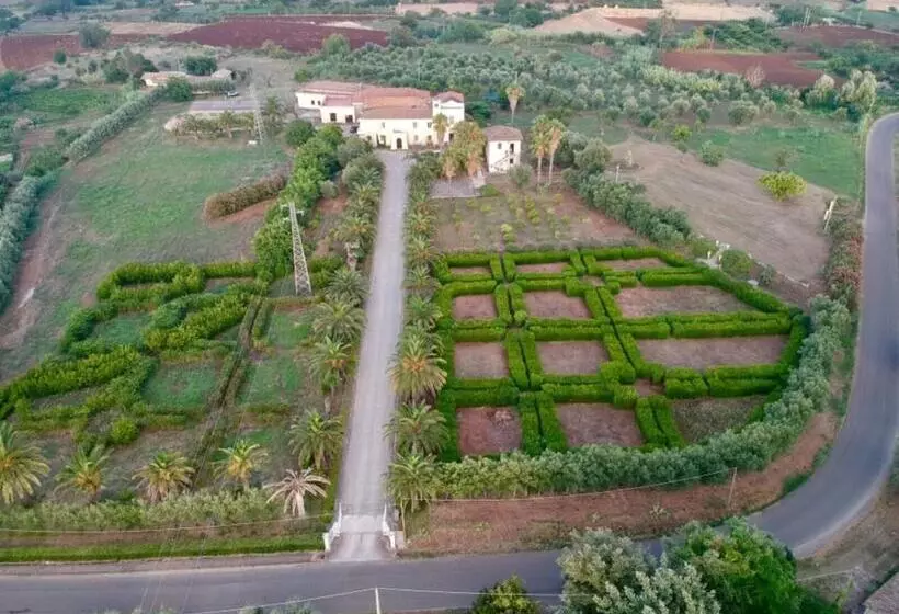 Aamiaismajoitus (B&B) Feudo Di Villa Anticaglia
