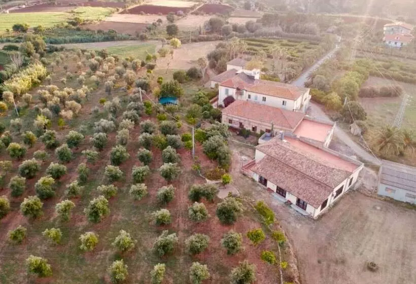 Aamiaismajoitus (B&B) Feudo Di Villa Anticaglia
