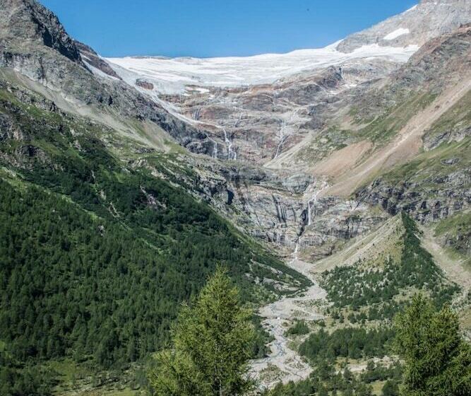 Пансион Bed & Rooms , Apartments Corte Rossa