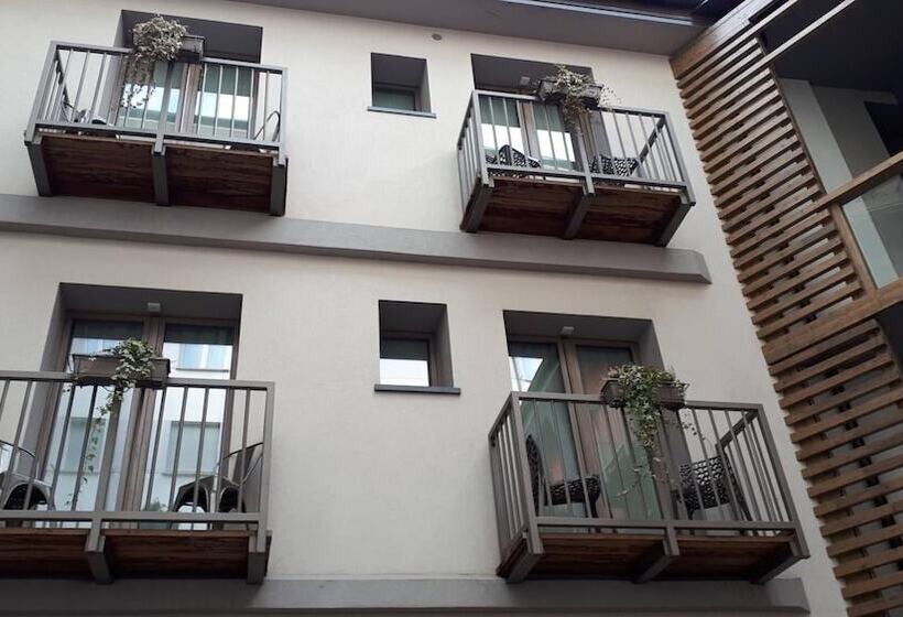 Пансион Bed & Rooms , Apartments Corte Rossa