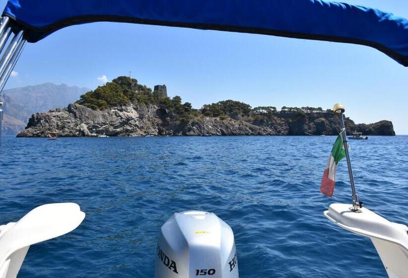 تختخواب و صبحانه Le Suite Del Nostromo