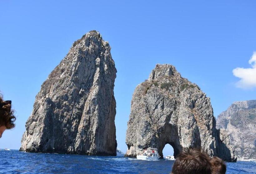 تختخواب و صبحانه Le Suite Del Nostromo