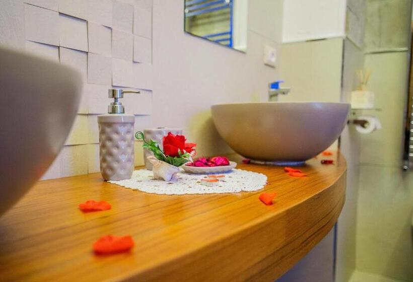 تختخواب و صبحانه Le Suite Del Nostromo