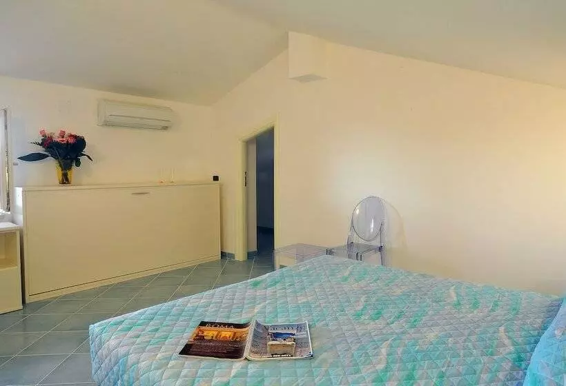 Hotelli Oliveto A Mare   Suite & Apartment