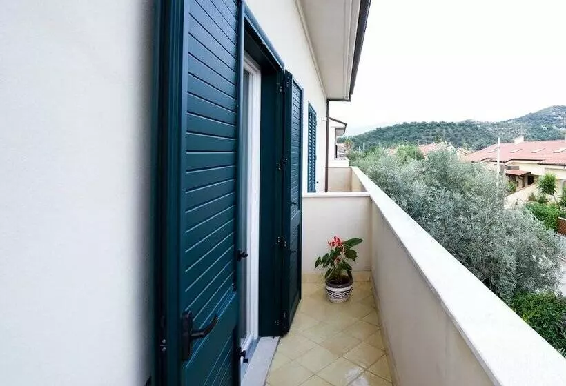 Hotelli Oliveto A Mare   Suite & Apartment