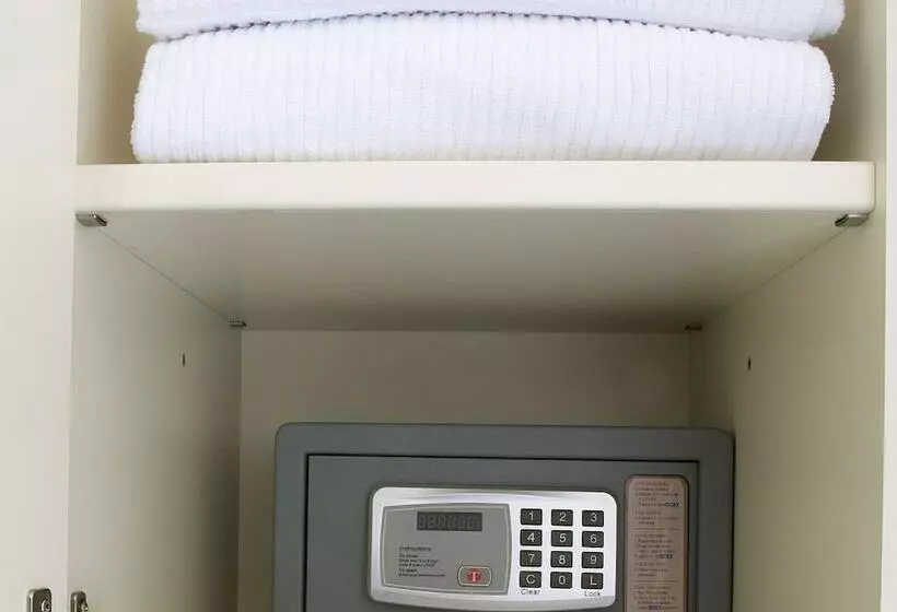 Hotelli Oliveto A Mare   Suite & Apartment