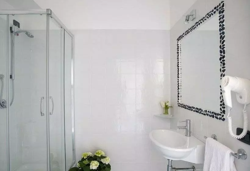 Hotelli Oliveto A Mare   Suite & Apartment