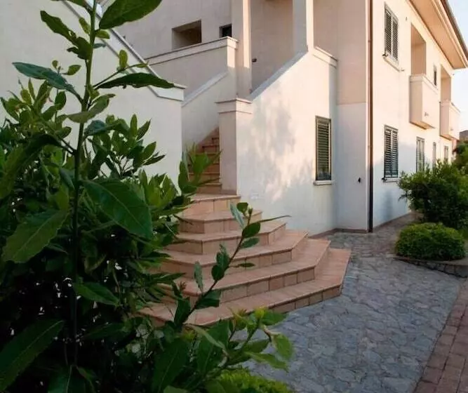 Hotelli Oliveto A Mare   Suite & Apartment