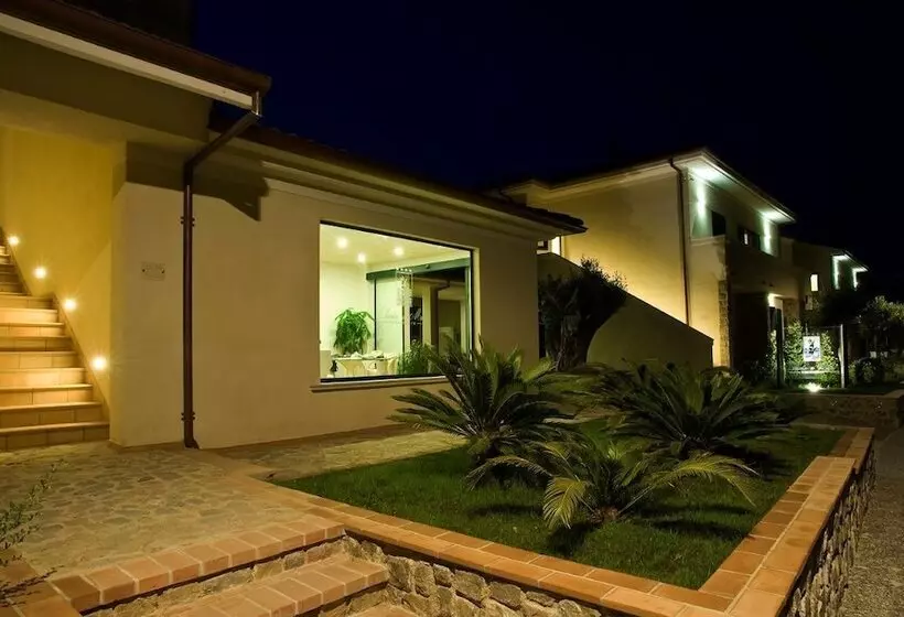 Hotelli Oliveto A Mare   Suite & Apartment