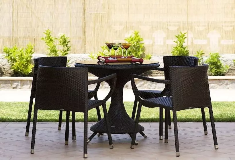 Hotelli Oliveto A Mare   Suite & Apartment