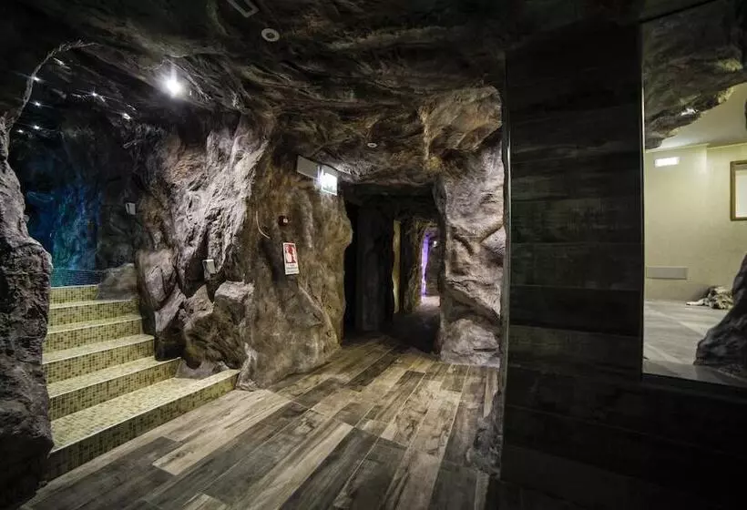 National Park Hotel & Spa