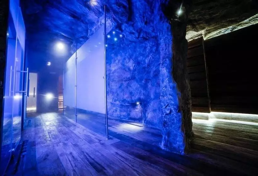 National Park Hotel & Spa