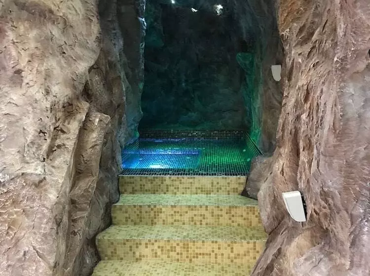 National Park Hotel & Spa