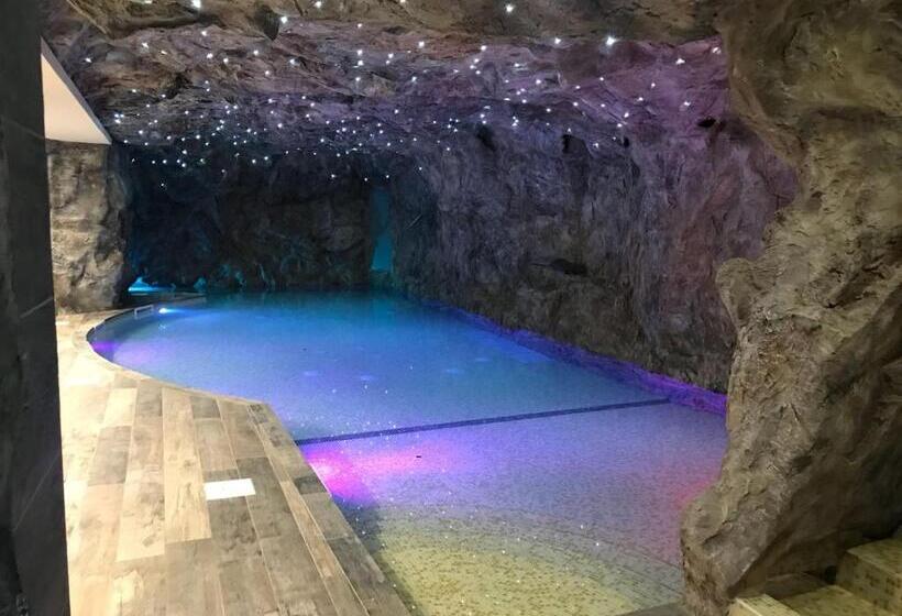 National Park Hotel & Spa