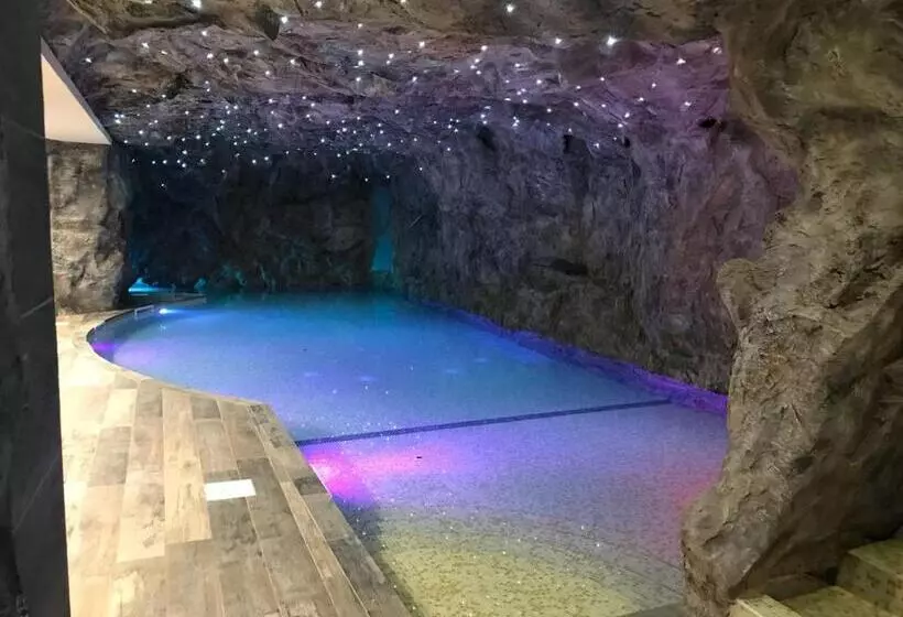 National Park Hotel & Spa