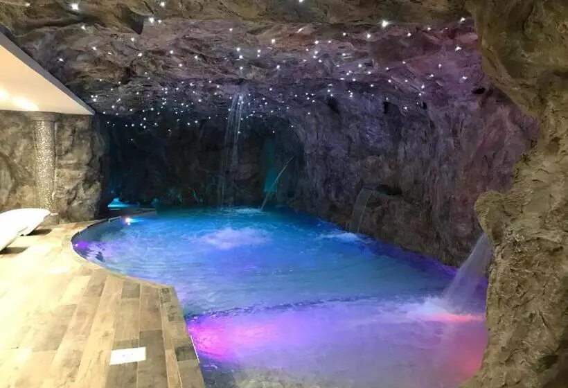 National Park Hotel & Spa