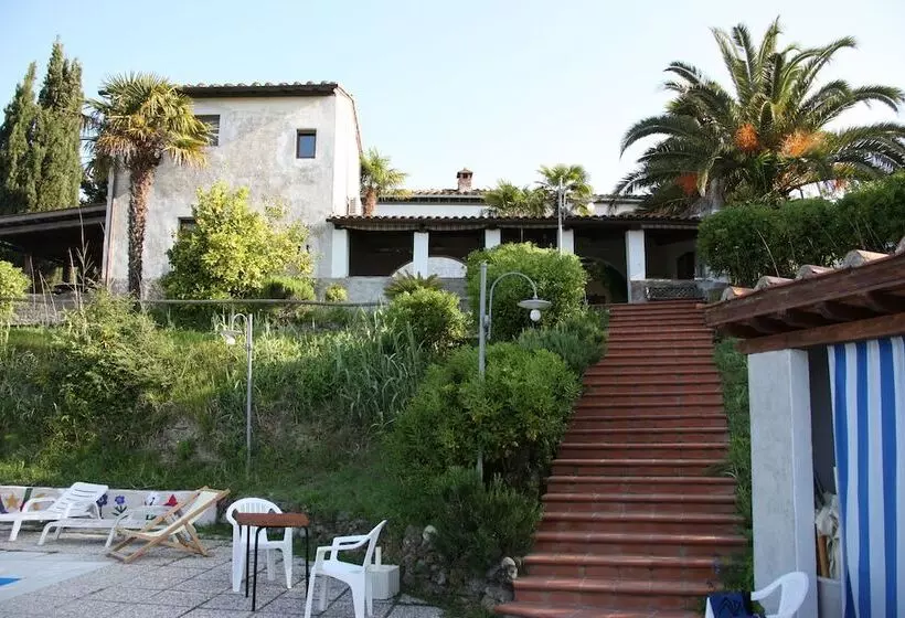 Hotelli Albergo Montechiari