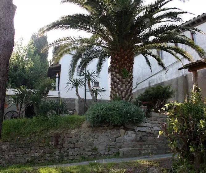 Hotelli Albergo Montechiari