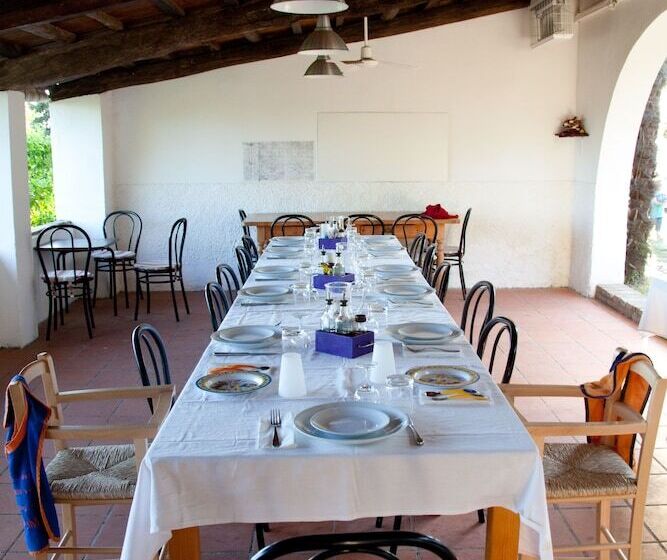 Отель Albergo Montechiari