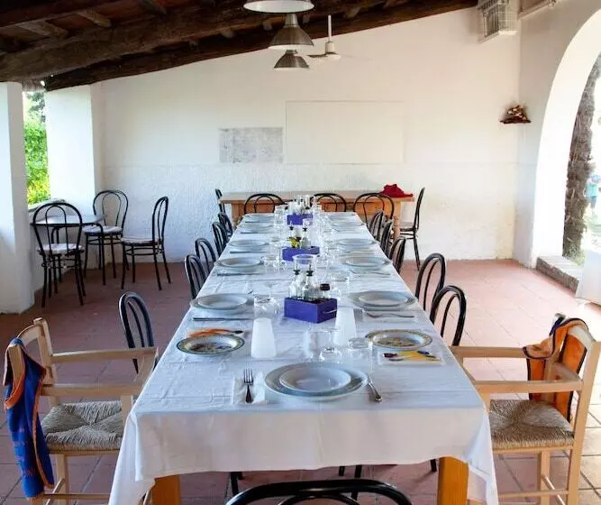 Hotelli Albergo Montechiari