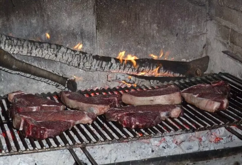 Hotelli Albergo Montechiari