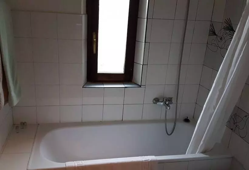 Hotelli Albergo Montechiari