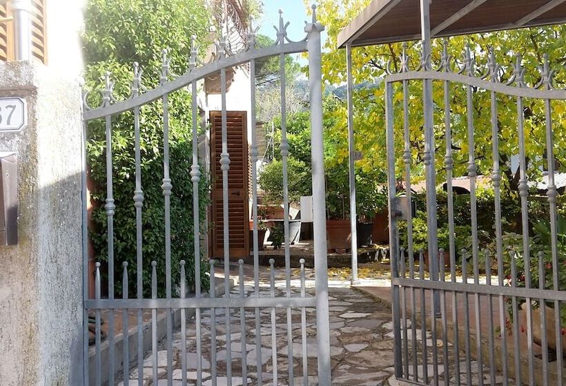 Pension (Hôtel basse catégorie) Gessy S