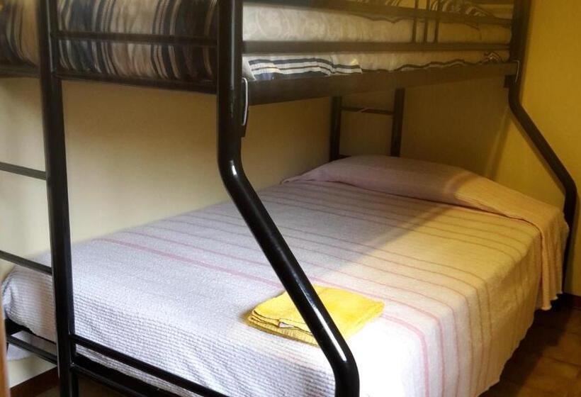 Pension (Hôtel basse catégorie) Gessy S