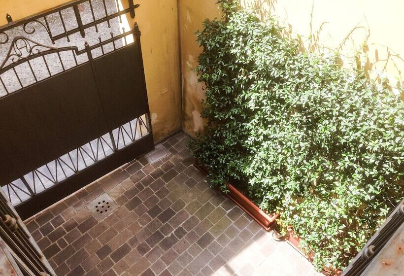 تختخواب و صبحانه Amici Miei Rooms