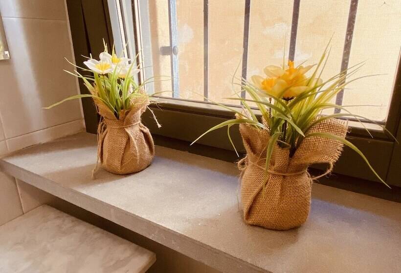 تختخواب و صبحانه Amici Miei Rooms