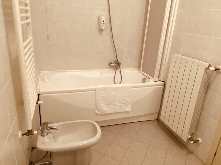 تختخواب و صبحانه Amici Miei Rooms