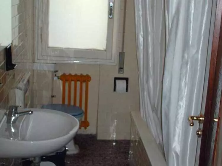 Hotelli Triana E Tyche