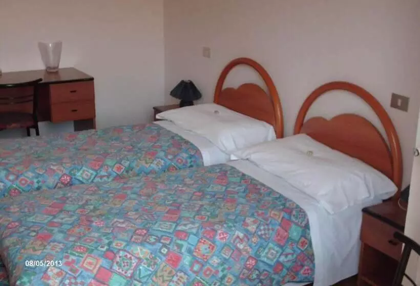 Hotelli Triana E Tyche