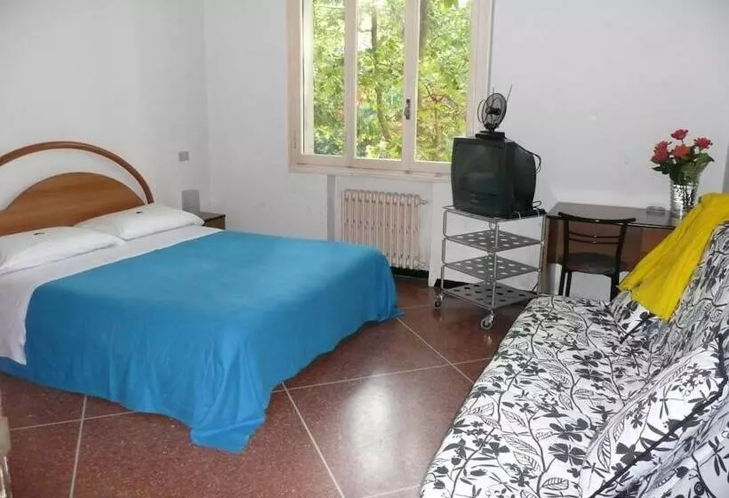 Hotelli Triana E Tyche