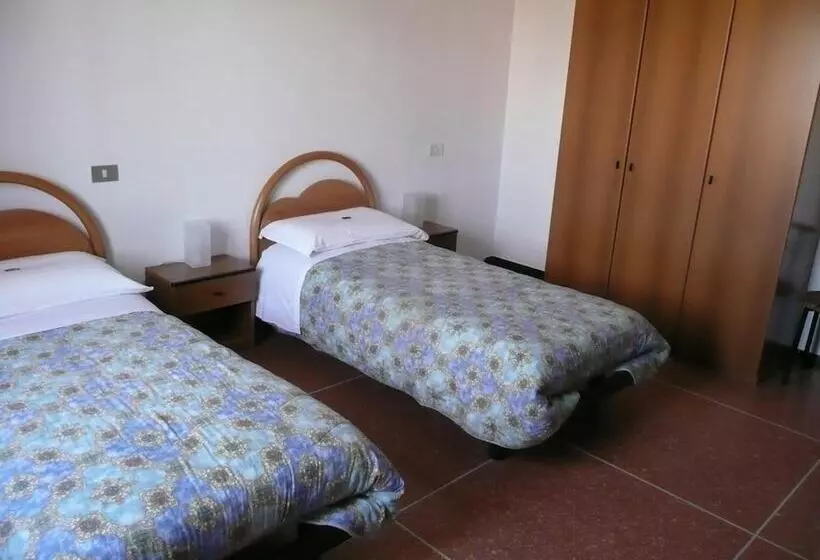 Hotelli Triana E Tyche