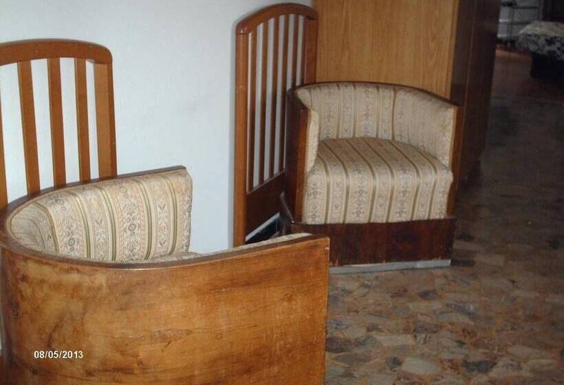 בית מלון כפרי Triana E Tyche