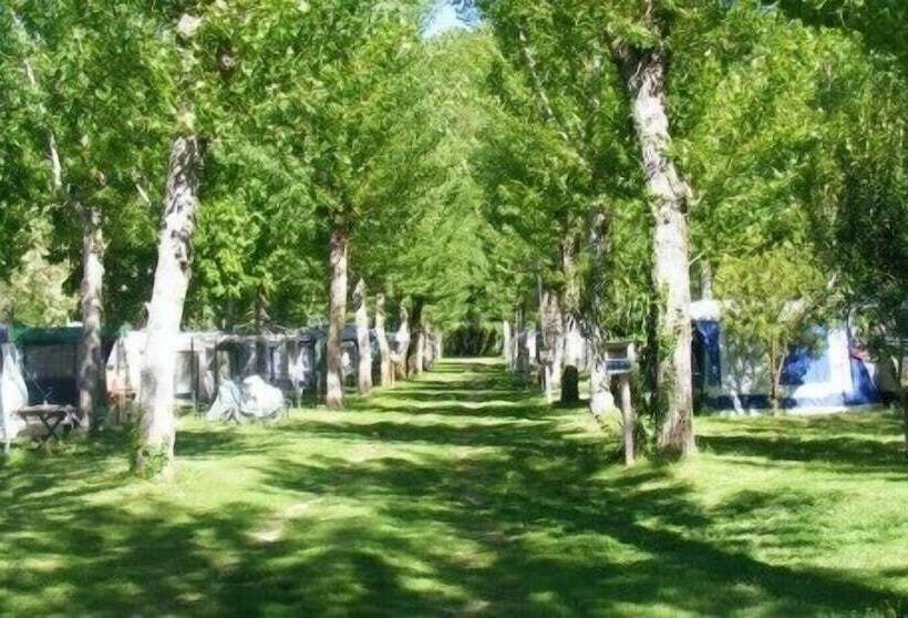 בית מלון כפרי Parco Del Lago Glamping & Lodges