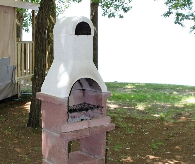 בית מלון כפרי Parco Del Lago Glamping & Lodges