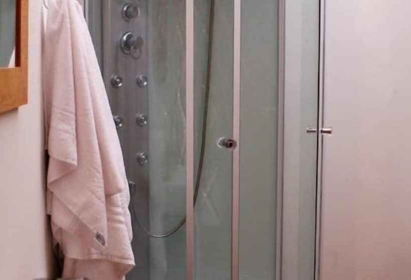 בית מלון כפרי Parco Del Lago Glamping & Lodges