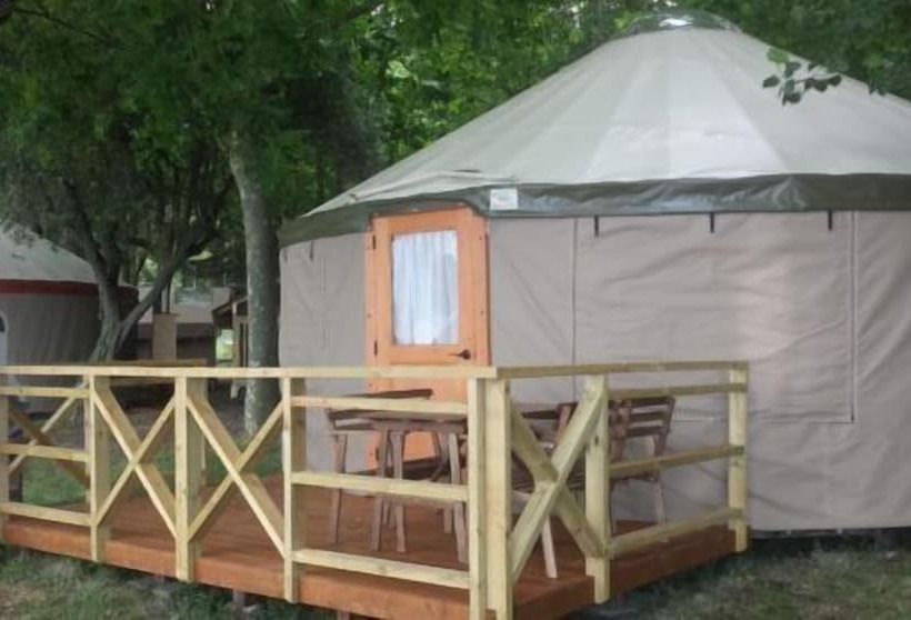 בית מלון כפרי Parco Del Lago Glamping & Lodges