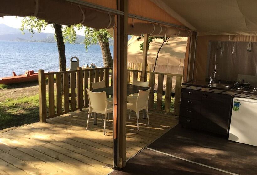 בית מלון כפרי Parco Del Lago Glamping & Lodges