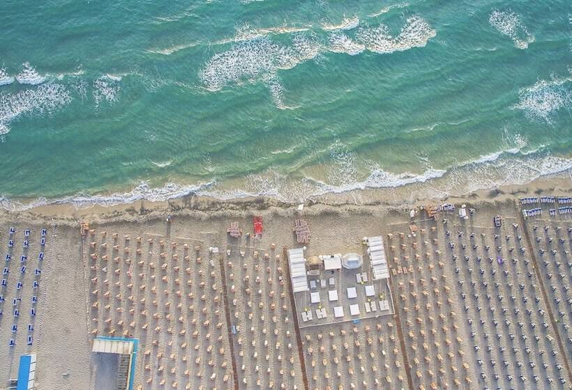 פונדק Nicolaus Club Alimini Smile