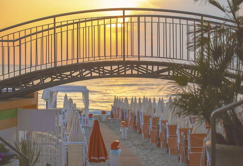 פונדק Nicolaus Club Alimini Smile